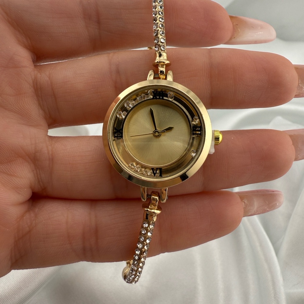 Classic Luxurious Gold Women's Watch with Crystal Accents